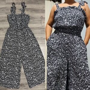 Blue Rair Women Floral Jumpsuit Wide Leg Crop‎ Tie Shoulder Smocked Waist Size L